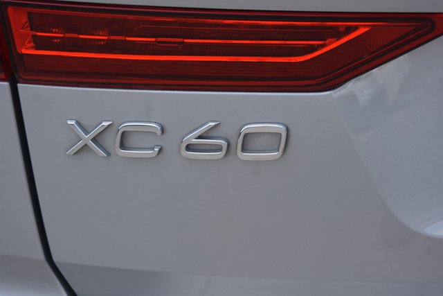 Used 2023 Volvo XC60 B5 Ultimate w/ Climate Package FWD image 7