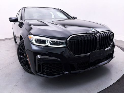 Used 2022 BMW 750i xDrive w/ Luxury Rear Seating Package image 4