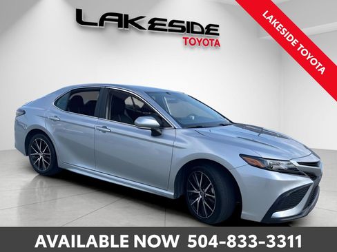 Used 2023 Toyota Camry SE image 8