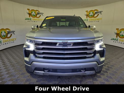 Used 2024 Chevrolet Silverado 1500 High Country w/ Technology Package AWD/4WD image 2