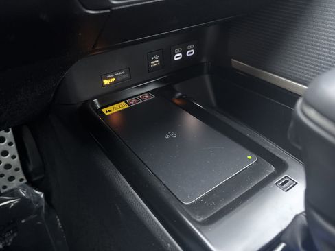 Used 2025 Toyota Camry SE image 18