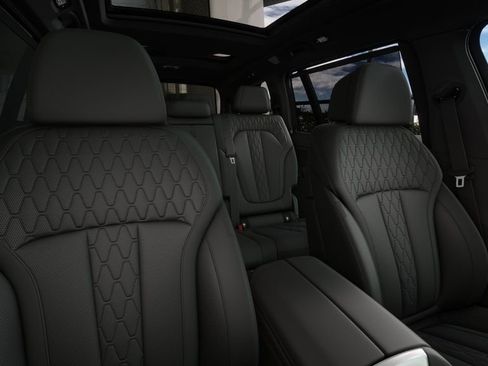 Used 2026 BMW X7 M60i image 38