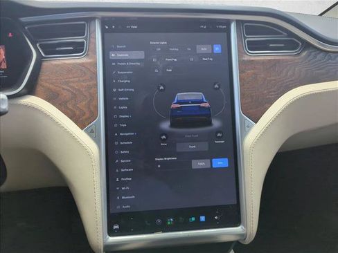 Used 2018 Tesla Model X 75D AWD/4WD image 10