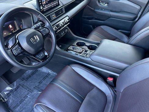 Certified 2025 Honda Pilot Black Edition image 9