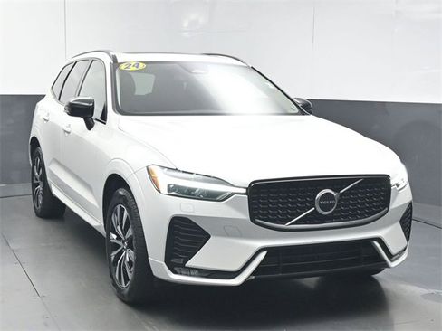 Used 2024 Volvo XC60 B5 Core image 2