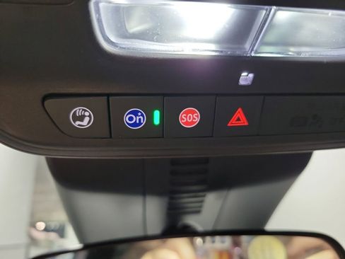 Used 2024 Chevrolet Traverse LT image 38