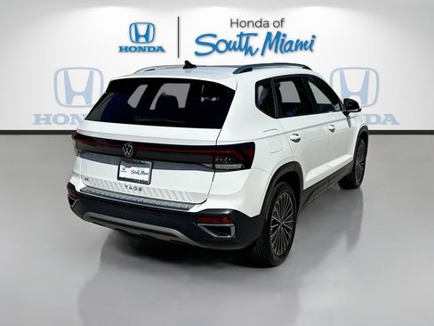 Used 2025 Volkswagen Taos SE image 7
