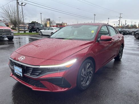 Certified 2025 Hyundai Elantra SEL image 7