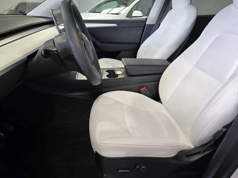 Used 2023 Tesla Model Y Long Range image 14