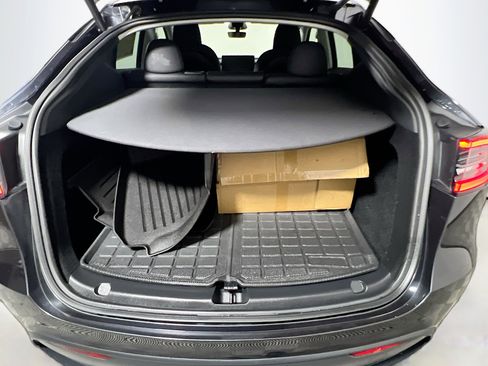 Used 2024 Tesla Model Y Long Range image 32