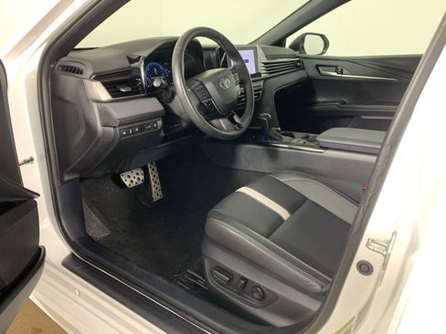 Used 2025 Toyota Camry SE image 30