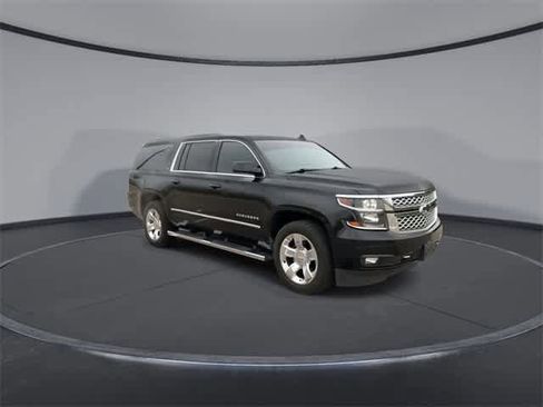 Used 2017 Chevrolet Suburban LT w/ LT Signature Package image 2