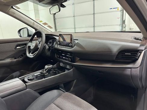 Used 2023 Nissan Rogue SV image 25