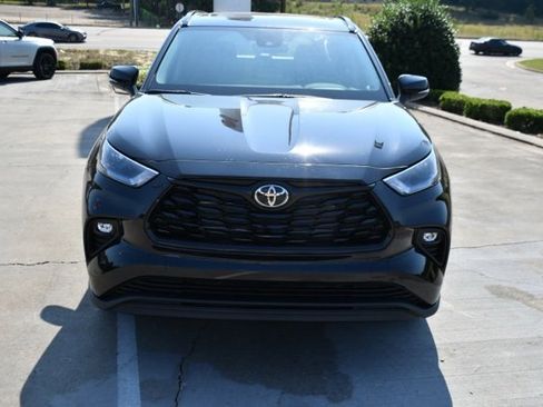 Used 2025 Toyota Highlander XLE image 9