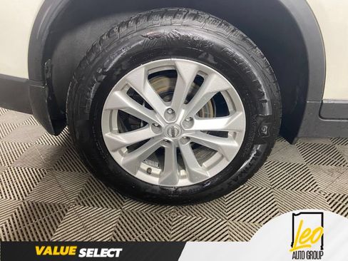 Used 2016 Nissan Rogue SV w/ SV Premium Package AWD/4WD image 25