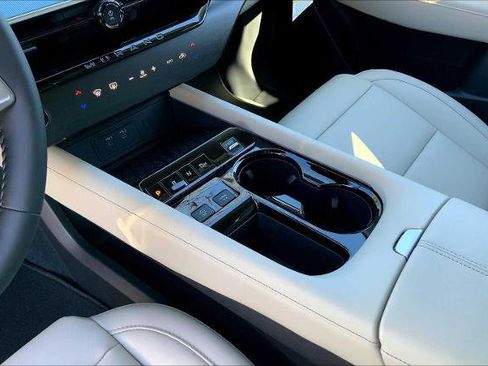 Certified 2025 Nissan Murano SL image 7