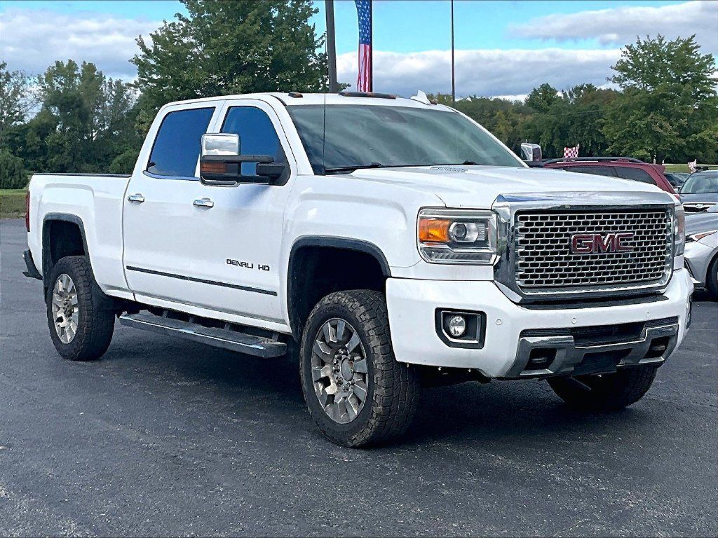 Used 2015 GMC Sierra 2500 Denali w/ Duramax Plus Package AWD/4WD image 2
