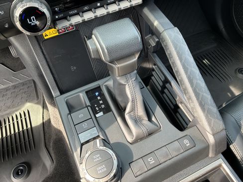 Used 2025 Toyota 4Runner Limited AWD/4WD image 21