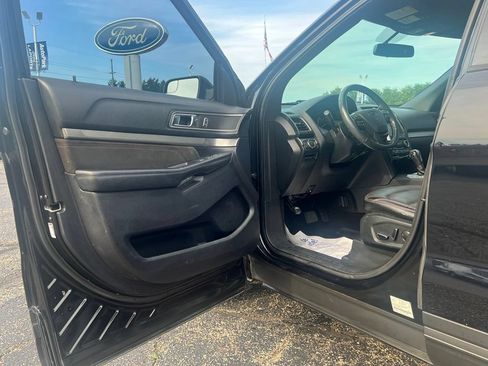 Used 2018 Ford Explorer XLT w/ Equipment Group 202A AWD/4WD image 9