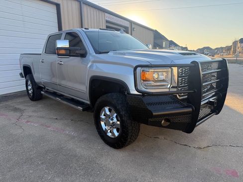 Used 2019 GMC Sierra 3500 Denali w/ Duramax Plus Package image 3