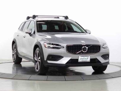 New 2025 Volvo V60 B5 Cross Country Plus w/ Protection Package Premier