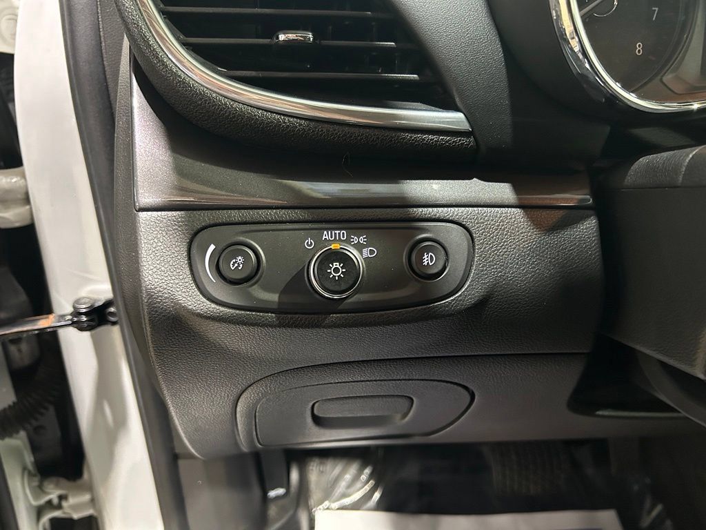 Used 2020 Buick Encore Essence AWD/4WD image 18