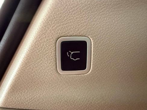 Used 2024 Chrysler Pacifica Limited FWD image 27