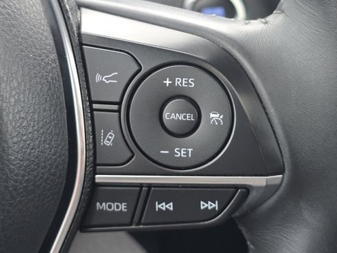 Used 2020 Toyota Camry XLE image 31