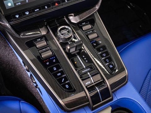 Used 2026 Aston Martin Vanquish Convertible RWD image 32