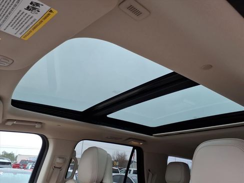 Used 2019 Lincoln Navigator Reserve image 13