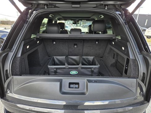Certified 2024 Land Rover Range Rover SE image 8
