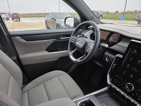 Used 2025 GMC Acadia Elevation w/ Elevation Premium Package image 16