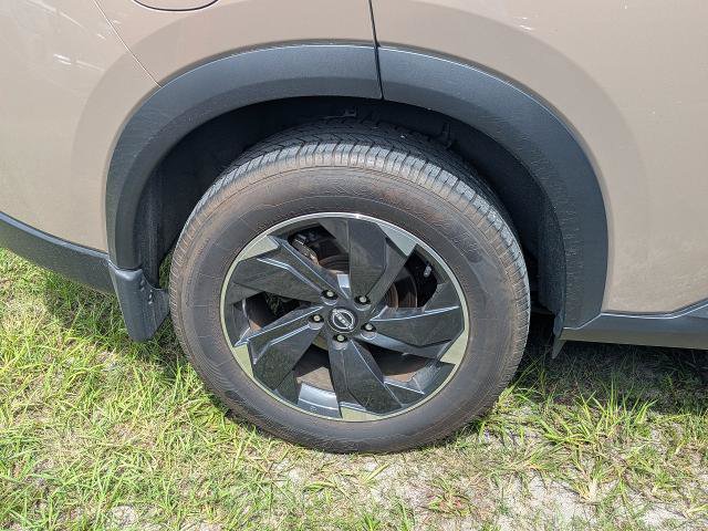 Used 2025 Nissan Rogue SV AWD/4WD image 10