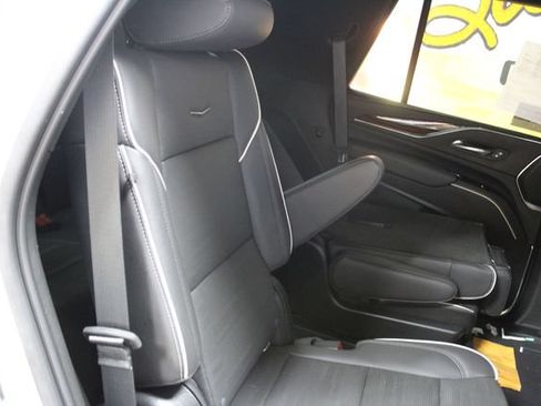 Used 2021 Cadillac Escalade Premium Luxury w/ Driver Assist Tech Package AWD/4WD image 9