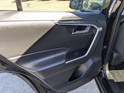 Used 2025 Toyota RAV4 XLE image 21