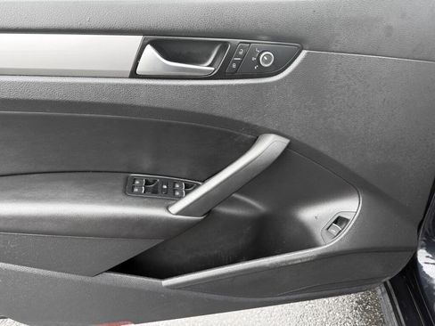 Used 2014 Volkswagen Passat 1.8T S image 10