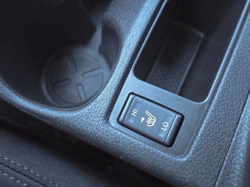 Used 2017 Nissan Rogue SV image 19