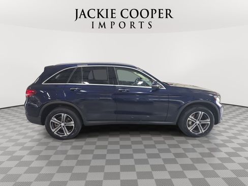 Used 2017 Mercedes-Benz GLC 300 4MATIC image 4