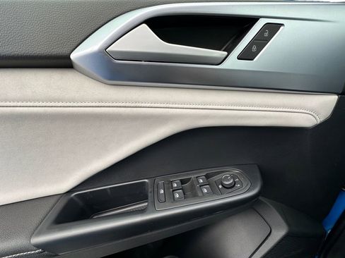 New 2026 Volkswagen Taos SE image 11