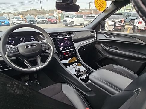 Certified 2023 Jeep Grand Cherokee L Laredo image 21