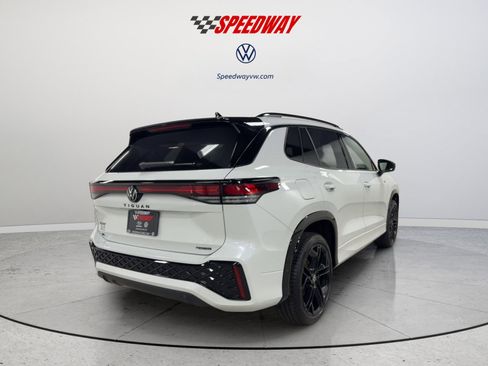 New 2026 Volkswagen Tiguan SE R-Line AWD/4WD image 10