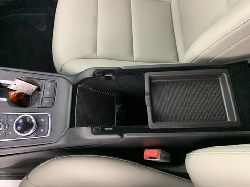 Used 2021 Cadillac XT4 Luxury w/ Cold Weather Package FWD image 27