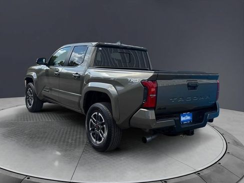 Used 2025 Toyota Tacoma TRD Sport w/ TRD Sport Upgrade Package AWD/4WD image 3