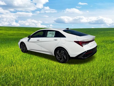 New 2026 Hyundai Elantra Limited FWD image 7