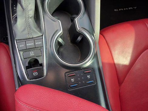 Used 2020 Toyota Camry XSE image 15