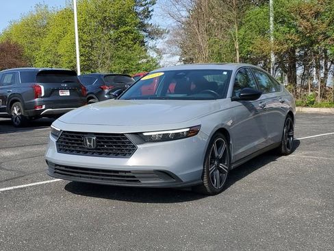 Used 2023 Honda Accord Sport image 2