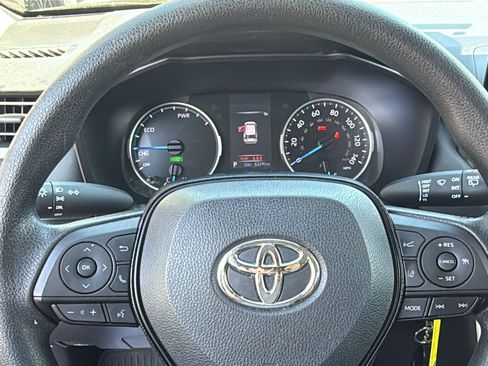 Used 2021 Toyota RAV4 LE AWD/4WD image 9