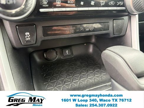 Used 2021 Toyota RAV4 LE AWD/4WD image 18