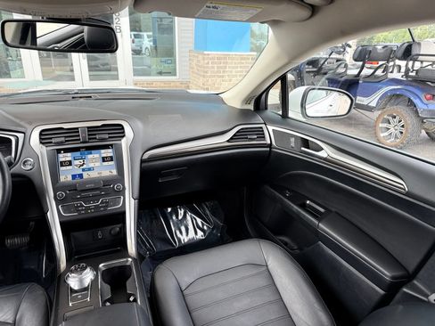 Used 2018 Ford Fusion SE w/ Equipment Group 602A FWD image 22