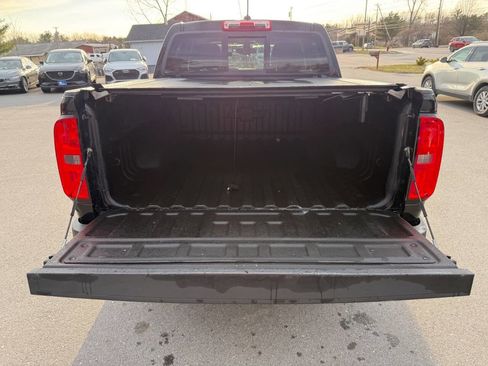 Used 2016 Chevrolet Colorado Z71 w/ Z71 Midnight Edition image 12